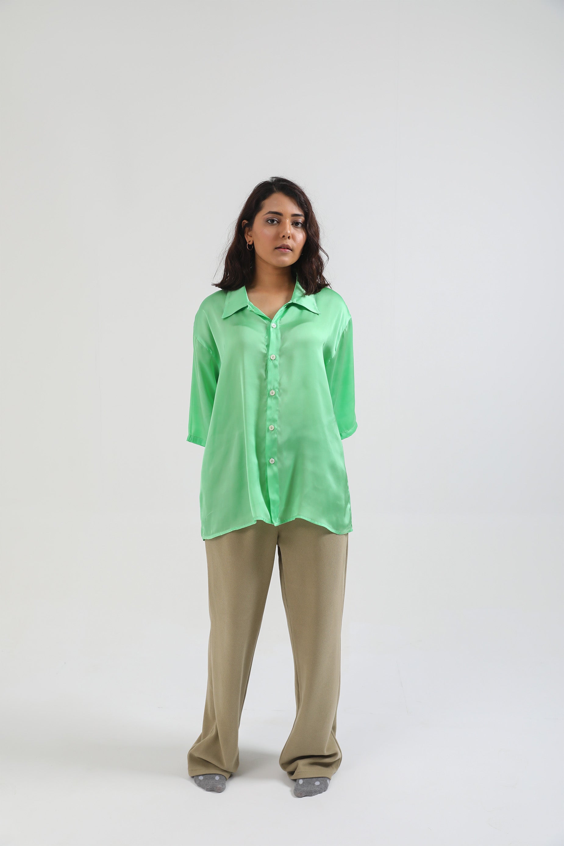SOLID COLOR BUTTON UP SHIRT