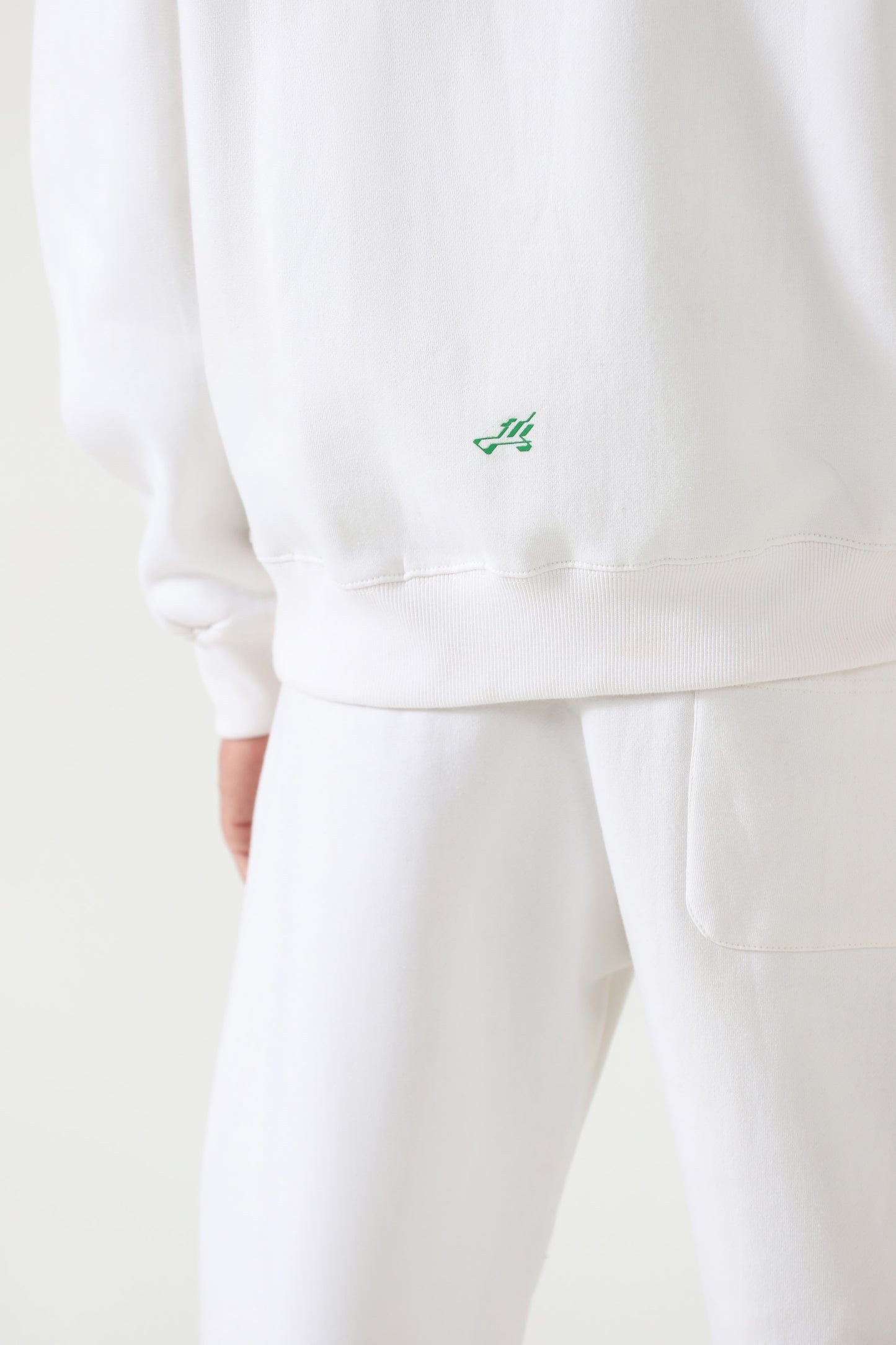 BASIC OVERSIZED SWEATSHIRT