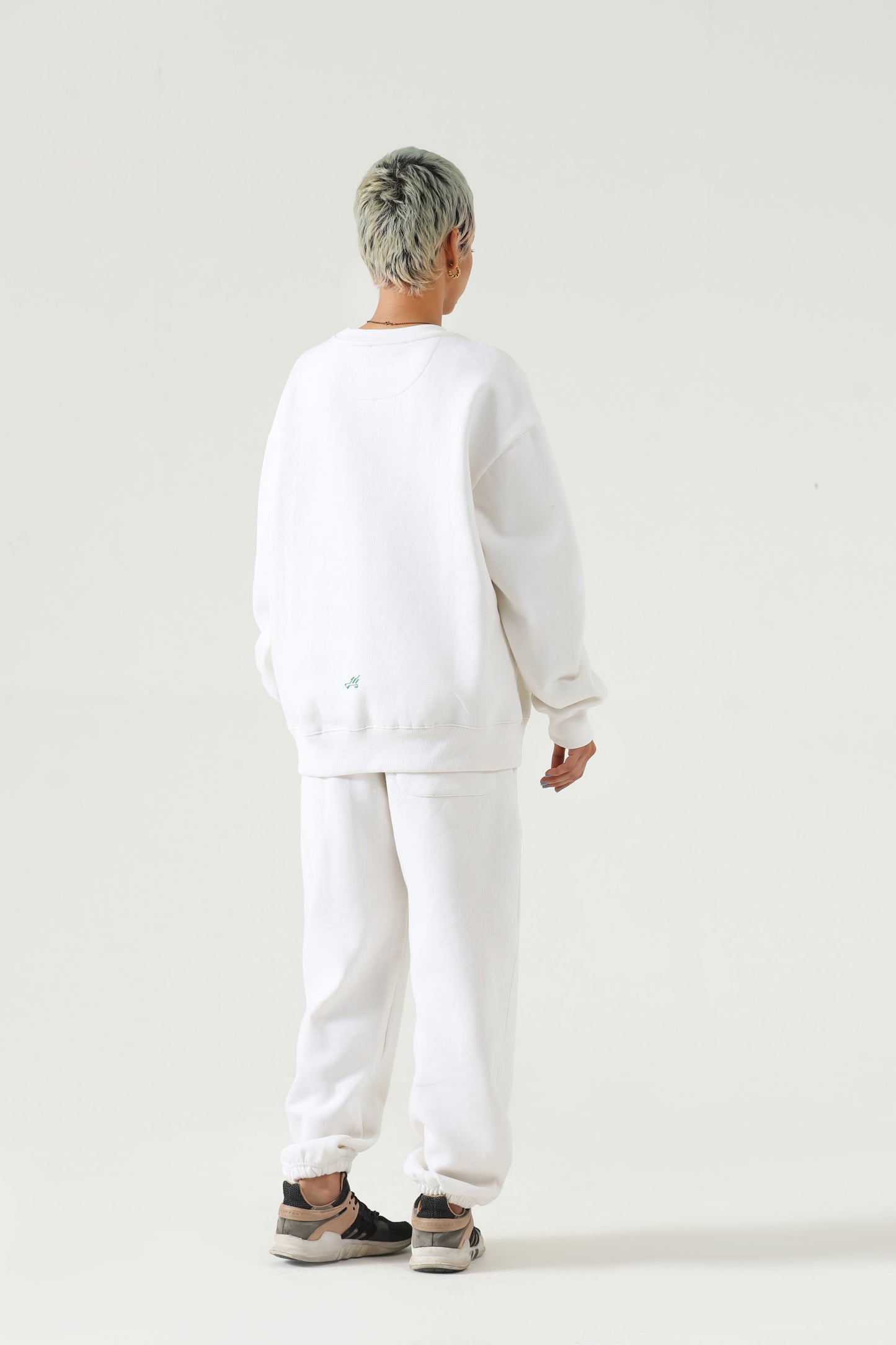BASIC OVERSIZED SWEATSHIRT
